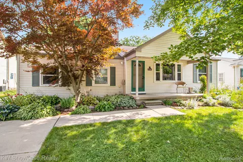 18272 Brentwood St, Livonia, MI 48152