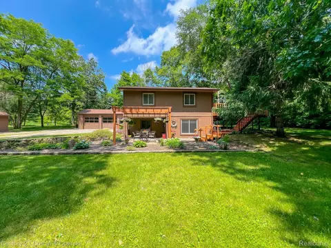 4370 Maybee Rd, Orion, MI 48359