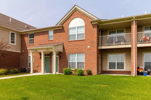 51838 E Pointe Ln, Chesterfield, MI 48051