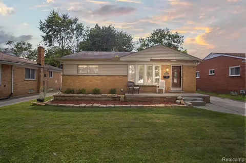 8493 N Silvery Ln, Dearborn Heights, MI 48127
