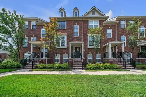 25298 Saint James, Southfield, MI 48075