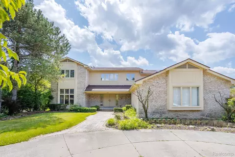 4421 Pinehurst Dr, West Bloomfield, MI 48322