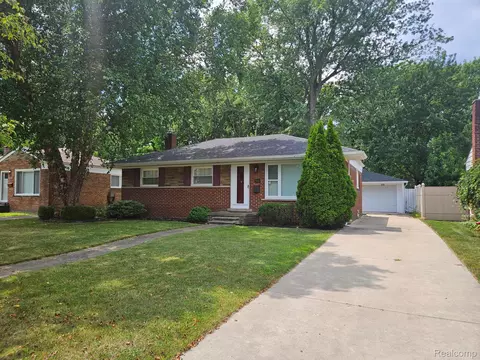 2500 Longmeadow Dr, Trenton, MI 48183