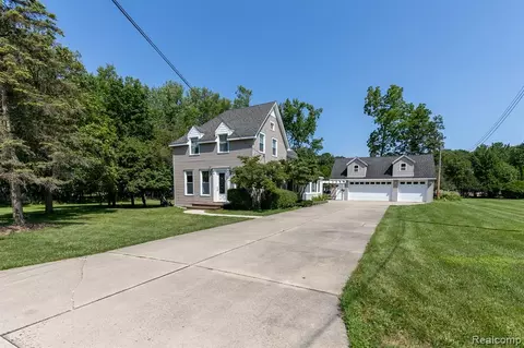 7950 Island Blvd, Grosse Ile, MI 48138