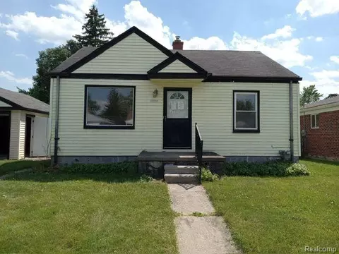 22012 Bon Brae St, Saint Clair Shores, MI 48081