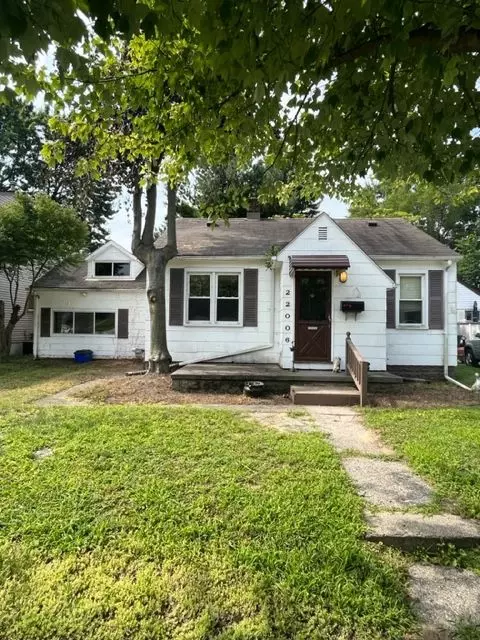 22006 Pleasant St, Saint Clair Shores, MI 48080