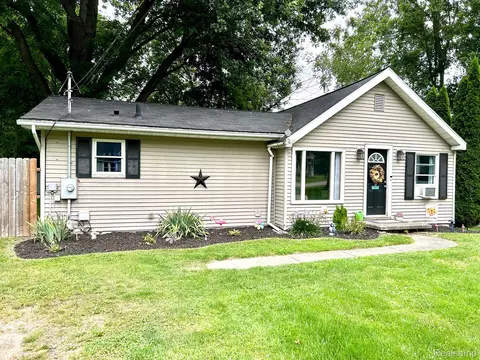 314 Mechanic St, Stockbridge, MI 49285