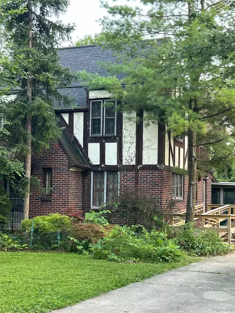 18175 Avilla Blvd, Lathrup Village, MI 48076