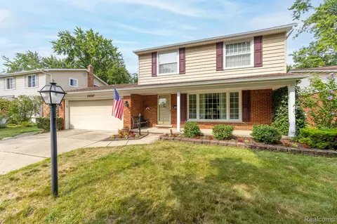 14147 Barbara St, Livonia, MI 48154