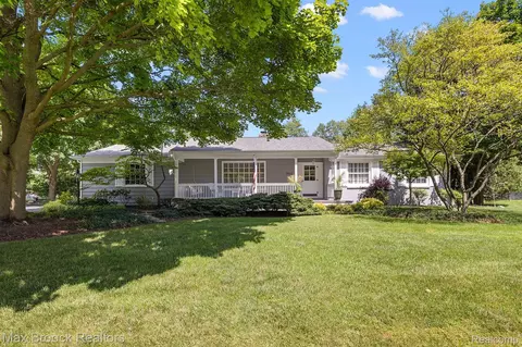 2683 Pine Ridge Rd, West Bloomfield, MI 48324