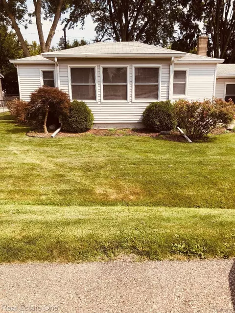 1089 Arthur Dr, Troy, MI 48083