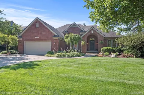 40669 N Northville Trl, Northville, MI 48168