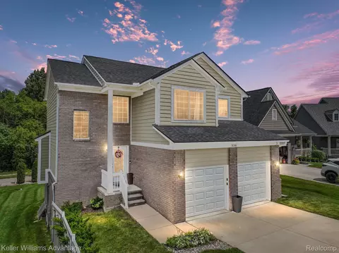 336 Beverly Ave, Auburn Hills, MI 48326