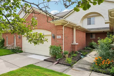 1060 Maya Crt Ct, Troy, MI 48085