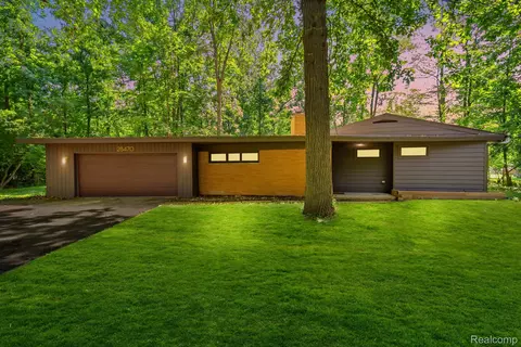 28470 Shadylane Dr, Farmington Hills, MI 48336