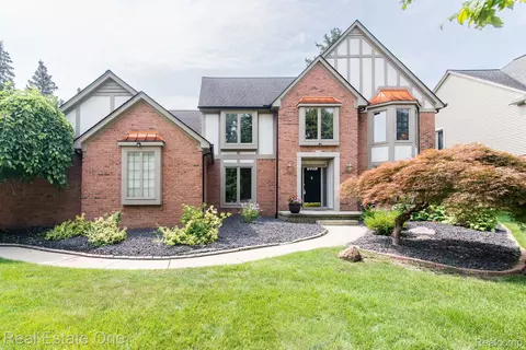 1701 Hallmark Dr, Troy, MI 48098