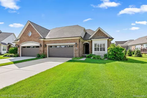 40450 Juniper Crt Ct, Clinton Township, MI 48036