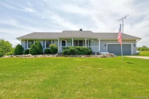 1676 Greenwood Rd, Lapeer, MI 48446
