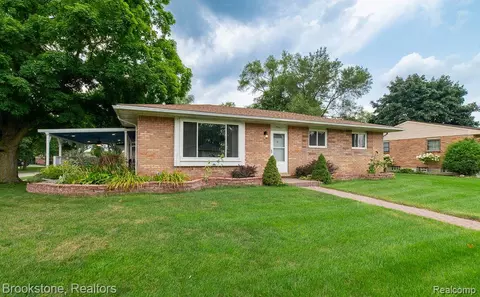 5964 Sutherland Dr, Waterford, MI 48327