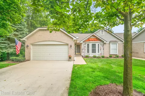 41498 Haggerty Woods Crt Ct # 8, Canton, MI 48187