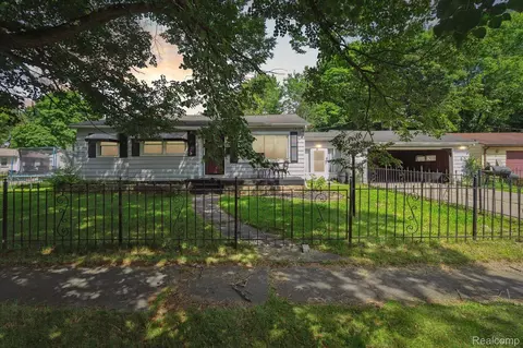 2021 Wood Ln, Flint, MI 48503