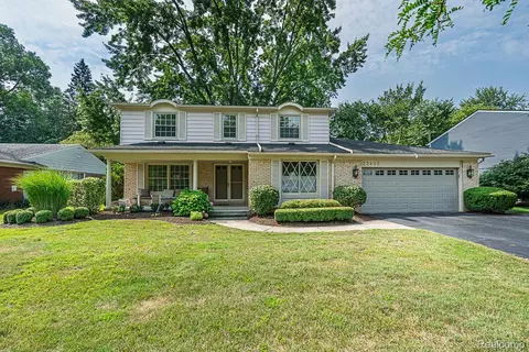22633 Shevington Dr, Southfield, MI 48034