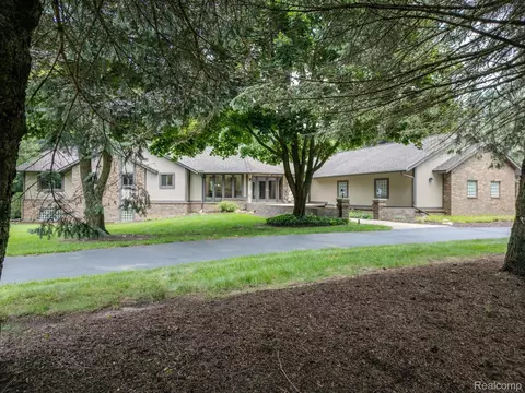 9414 Thornhill Dr, Independence, MI 48348