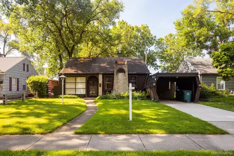 10641 Albany St, Oak Park, MI 48237
