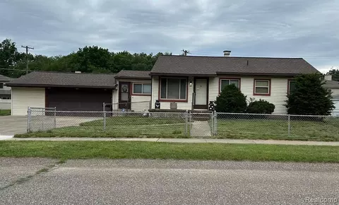 6111 N Globe St, Westland, MI 48185