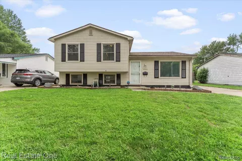 15714 Woodmont St, Romulus, MI 48174