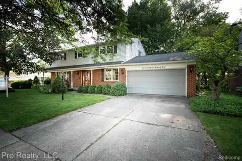 41474 Crabtree Ln, Plymouth, MI 48170