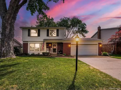 14194 Barbara St, Livonia, MI 48154