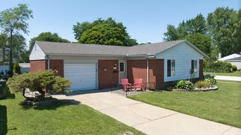 39641 Karola Dr, Sterling Heights, MI 48313
