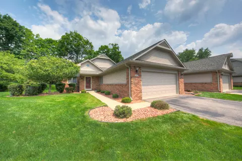 3052 N Rivers Edge Dr, Wayne, MI 48184