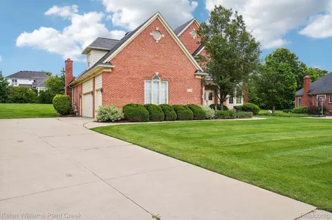 4159 Ridge Side Dr, Oakland, MI 48306