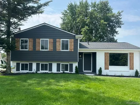 13272 Canal Rd, Sterling Heights, MI 48313