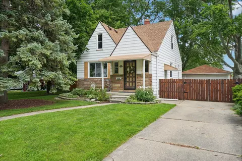 2038 Belton St, Garden City, MI 48135