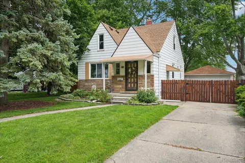 2038 Belton St, Garden City, MI 48135