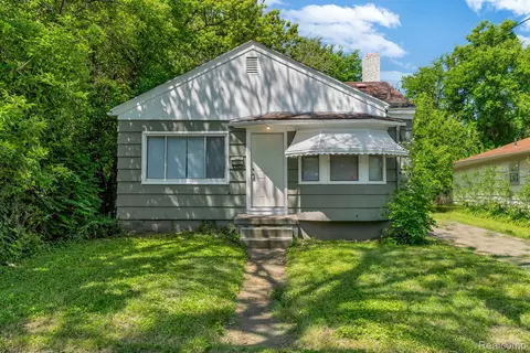 3925 Lamson St, Saginaw, MI 48601