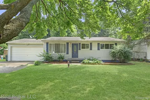 4195 Bristolwood Dr, Flint, MI 48507