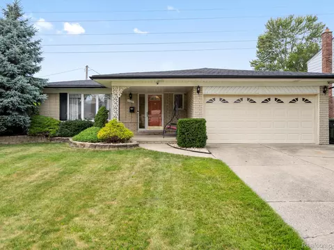 33827 Coachwood Dr, Sterling Heights, MI 48312