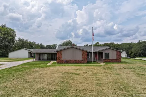 9222 Thread River Dr, Goodrich, MI 48438