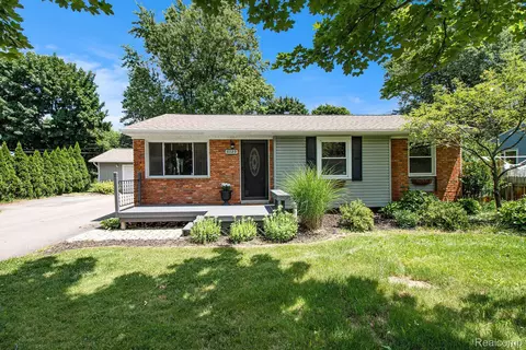 3129 Greenlawn Ave, Commerce, MI 48382