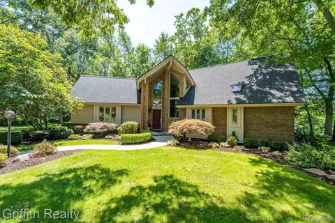 1103 Eastwood Shore Dr, Oceola, MI 48843