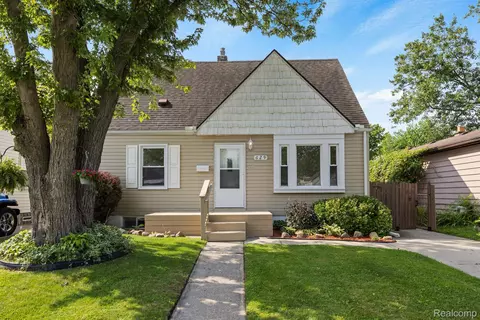 629 W Kalama Ave, Madison Heights, MI 48071
