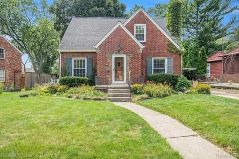 1902 Cambridge Ave, Flint, MI 48503