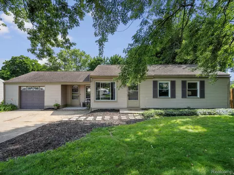 4171 Kempf St, Waterford, MI 48329