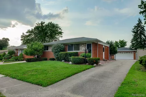 30426 Marquette St, Garden City, MI 48135