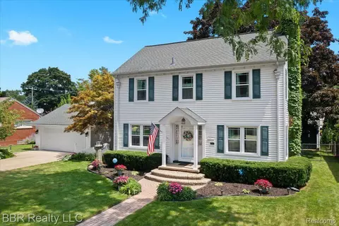 2677 Lenox St, Trenton, MI 48183