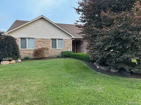 23651 Joey Dr, Flat Rock, MI 48134